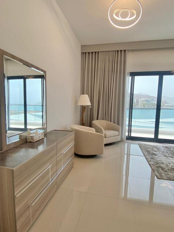 The Pearl - Swimming Pool With Sea And Mountain View - Al Dana Island